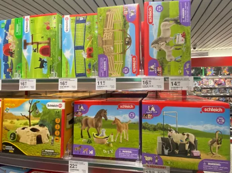 Schleich Horse Club Pferd mit Fohlen, Stall-Box, krankes Fohlen, Koppel