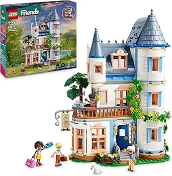 LEGO Friends Burg mit Ferienunterkunft, Hotel-Spielset für Kinder und Teenager ab 12 Jahren mit 4 Spielfiguren, Hund und Zubehör, Geschenkidee für Mädchen und Jungen 42638: Amazon.de: Spielzeug