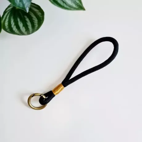 Chaveiro Pulso Preto - Charm Elegante e Único