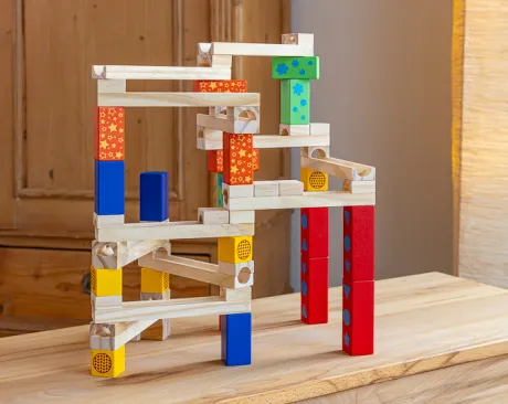 Kugelbahn für Baumeister - logisches Denken, Geschicklichkeit und Fantasie | Montessori Lernwelten - Der Shop für Montessori Material