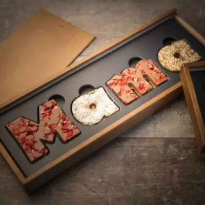 MAMA - Schokolade mit personalisierter Holzschachtel online kaufen | Geschenke.de Online Shop